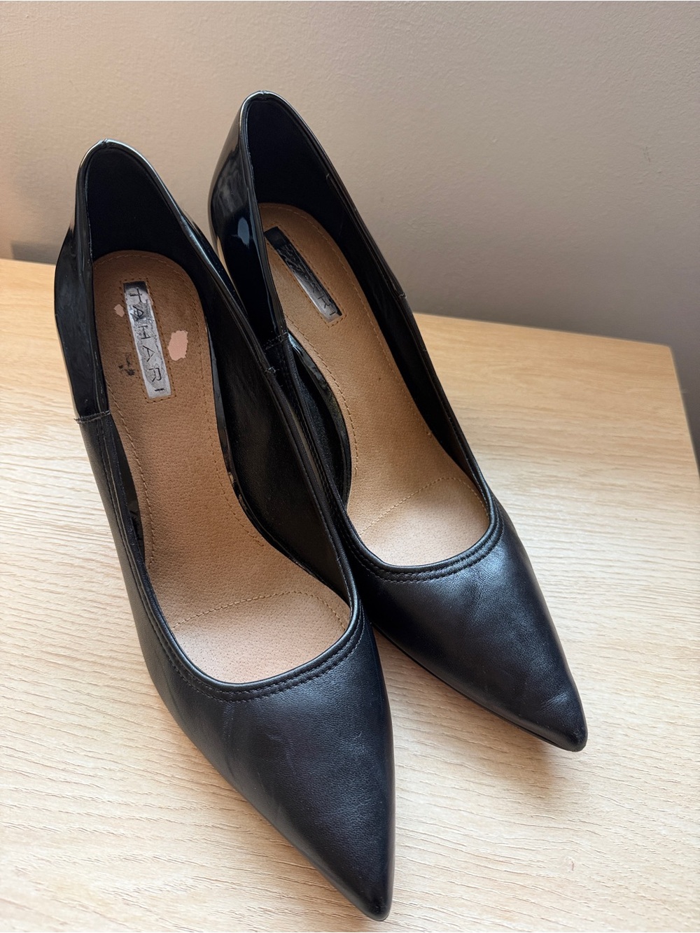 Tahari Black Pointed Toe Leather Pumps